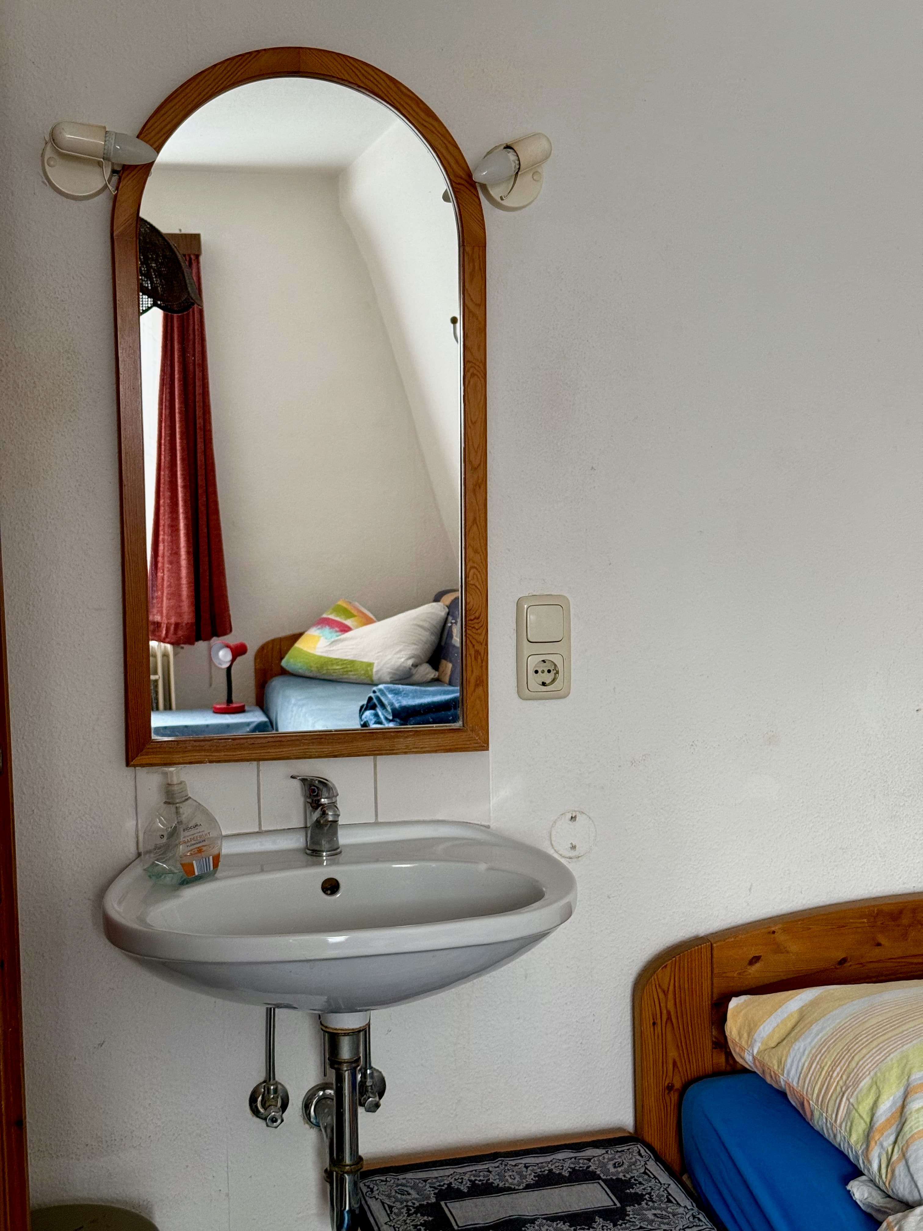 Möbliertes Einzelzimmer für längere Arbeitsaufenthalte