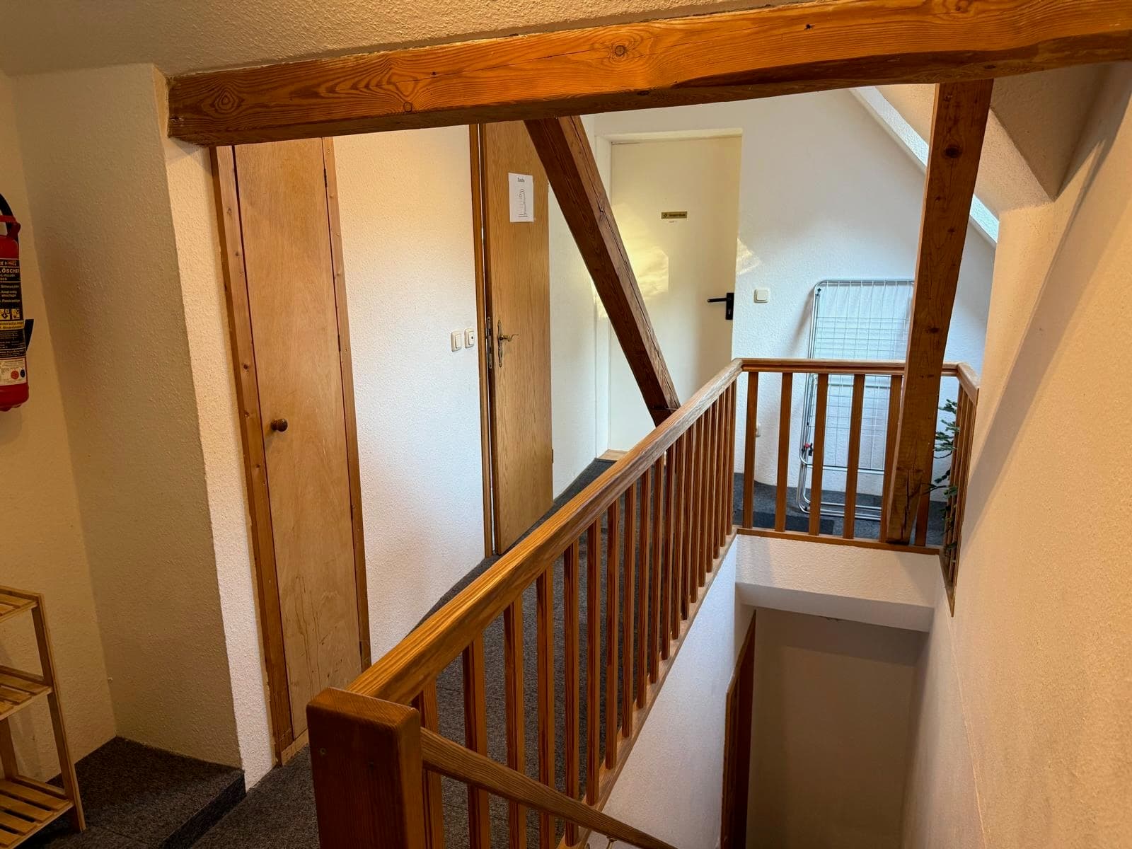 Heller Flur im Obergeschoss des Gästehauses